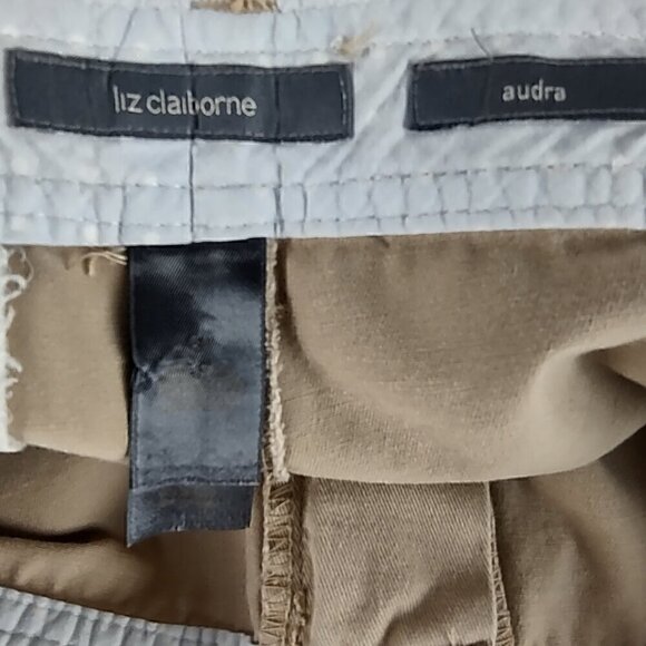 Liz Claiborne Women's 100% Cotton Tan, Beige, Khaki Three Pocket Shorts. Size 14 - Picture 9 of 10